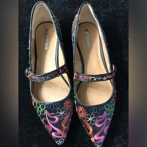 Tahari Park Flat-Floral brocade Embroidered on black fabric